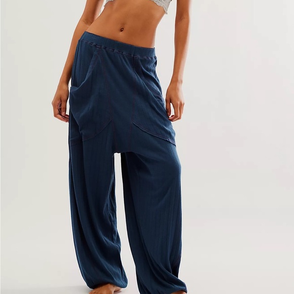 Coffee Chat Jogger - Picture 2 of 3